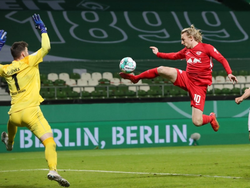 包含RB莱比锡成功挺进欧冠席位，球队士气大振的词条