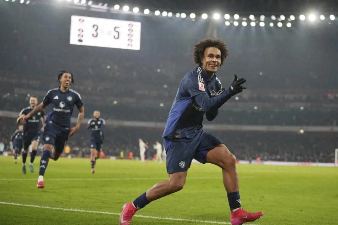 阿森纳后卫受伤离场，影响球队防守的简单介绍