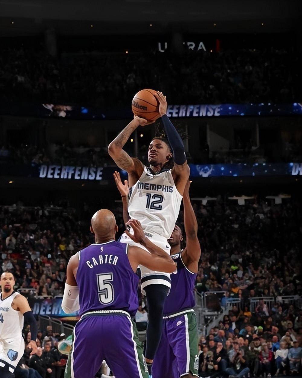 爱游戏官网-开拓者负灰熊，莫兰特全场表现高效砍下分