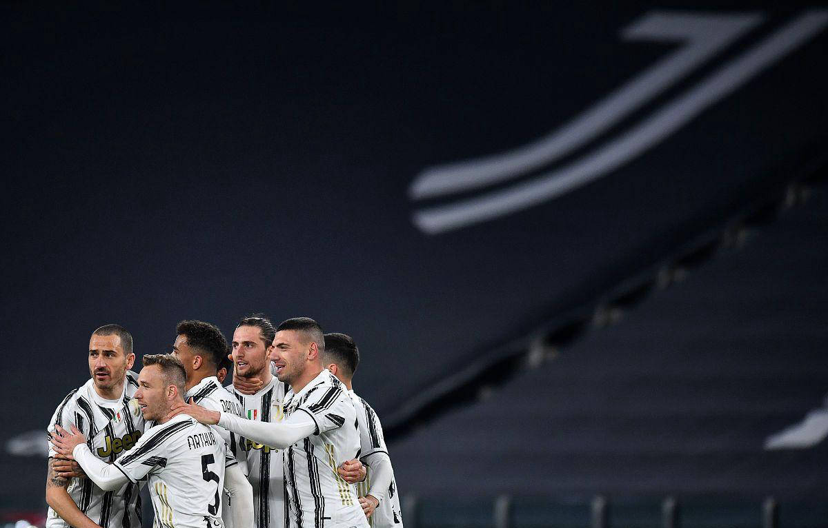 包含尤文图斯坚守主场，取得连胜创佳绩的词条