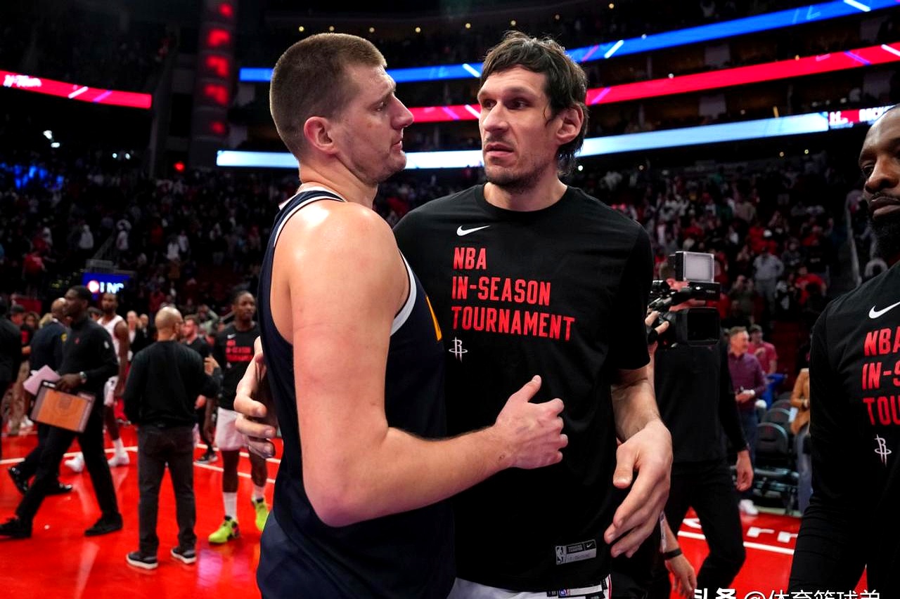 爱游戏中国官网-鹈鹕队交易活跃，球队内外援互动频频，备战新赛季的简单介绍