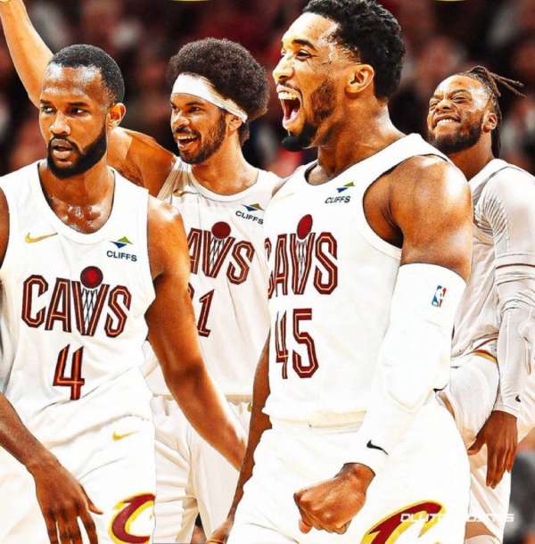 球队集体配合展现出默契无间的黄金时刻的简单介绍