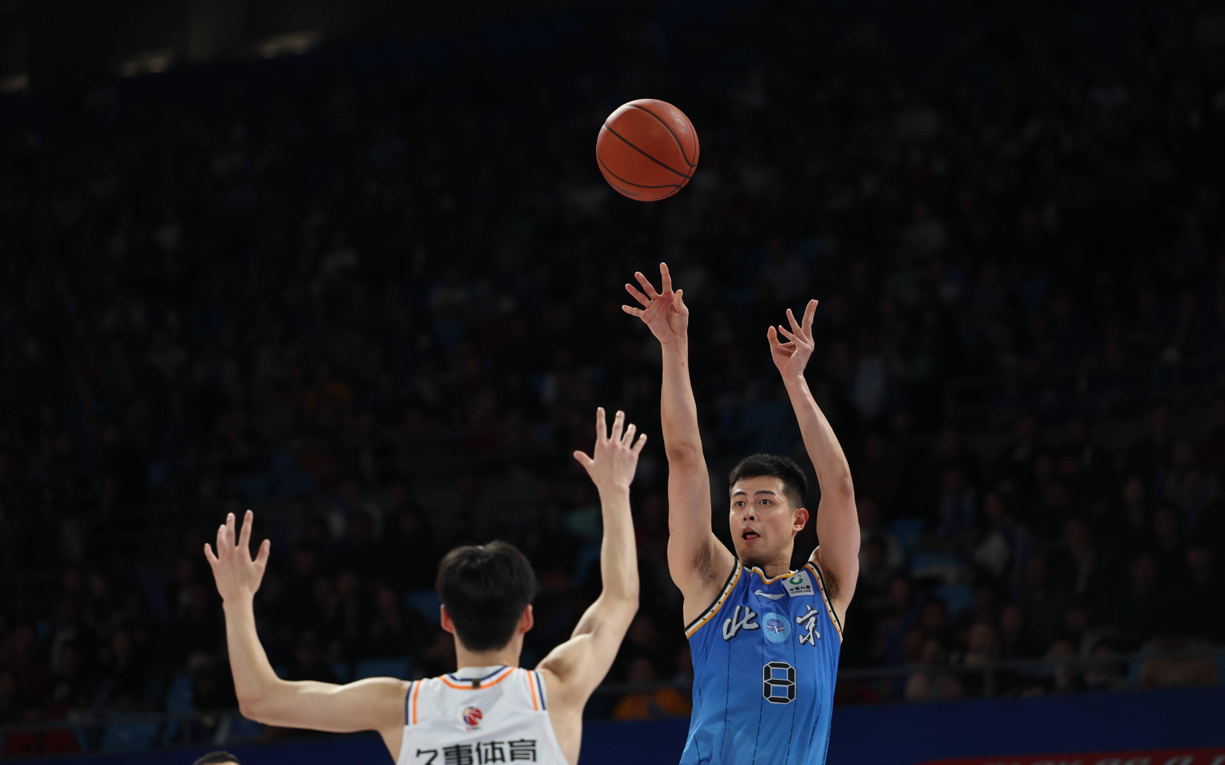 爱游戏网页版入口-武汉男篮大比分获胜，绝杀惊艳