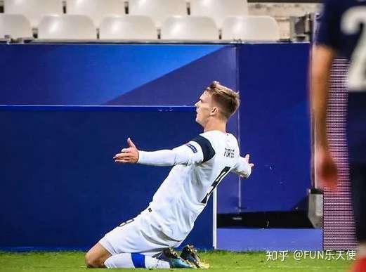 关于法国队低迷，主教练面临压力的信息