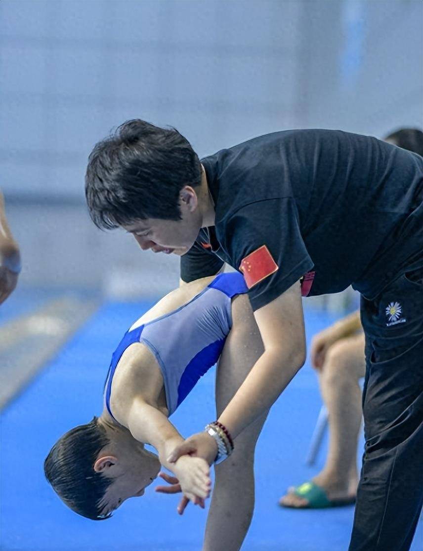 俄罗斯选手实现逆袭夺得跳水冠军