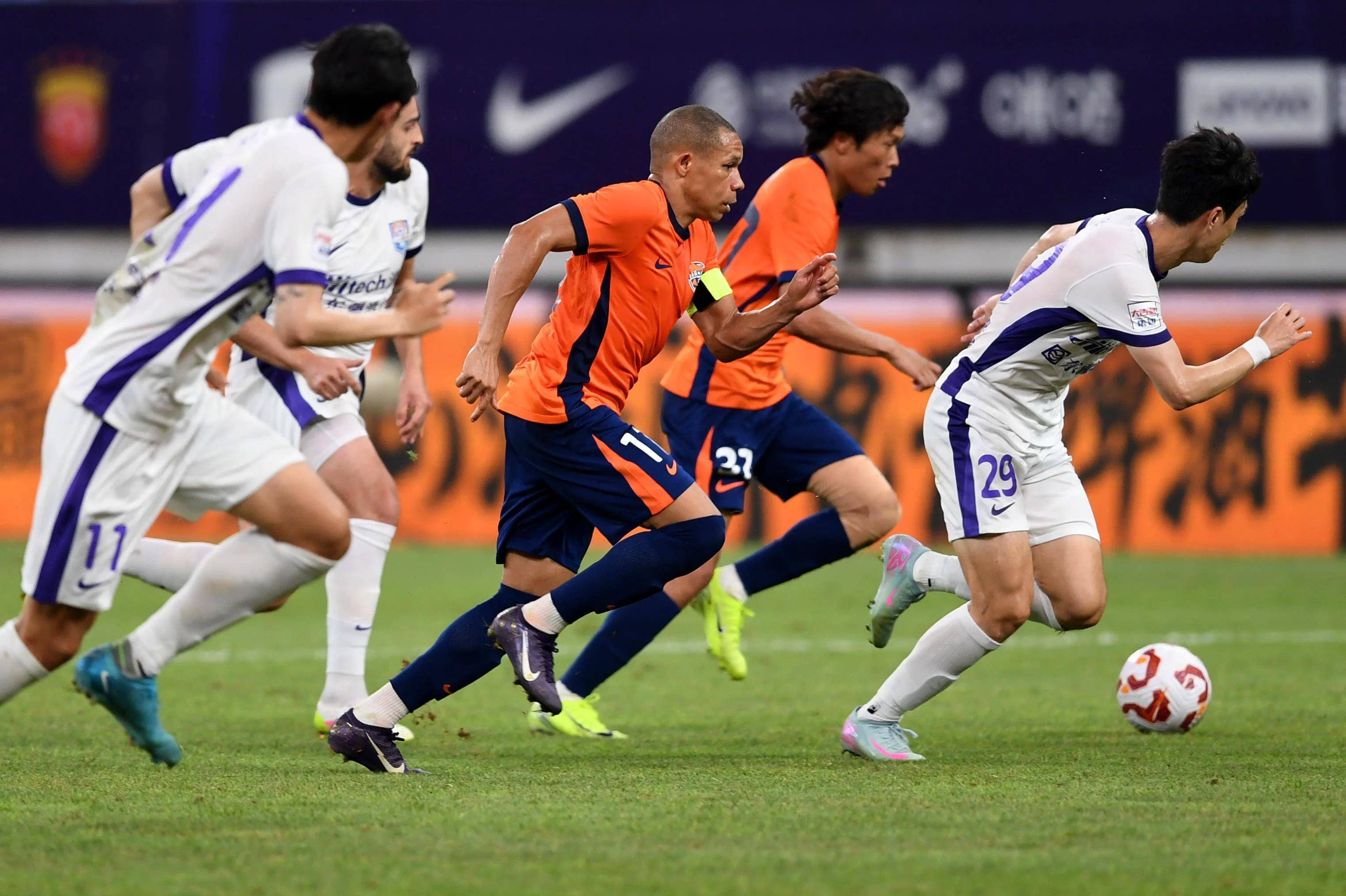 全球顶尖球员积极备战，为夺冠奋力拼搏的简单介绍