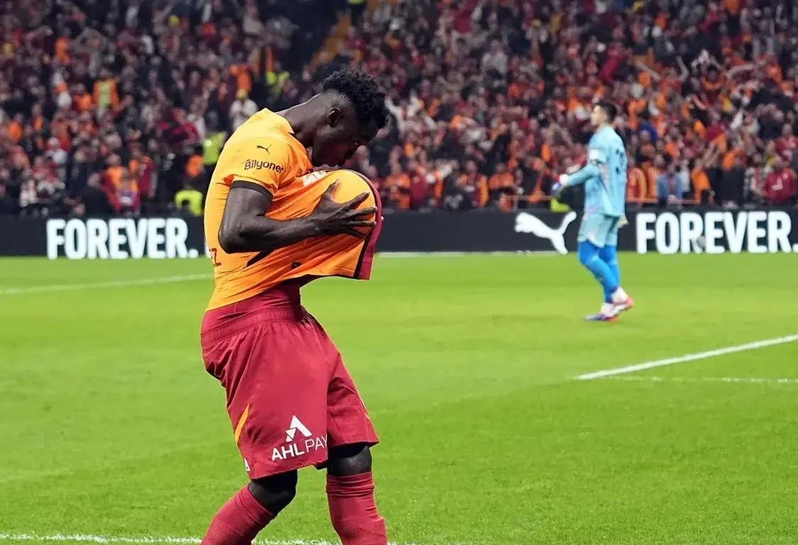 关于加拉塔萨雷豪取胜利，实现淘汰赛出线的信息