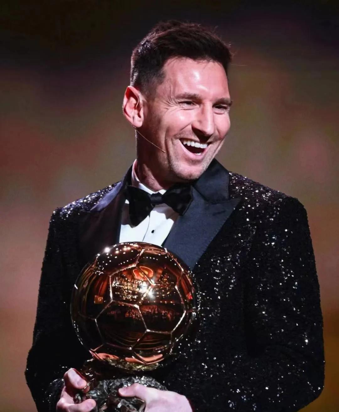包含阿根廷球星梅西再次夺得金球奖，创历史的词条