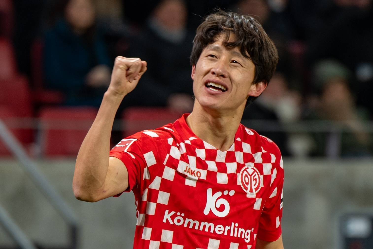 爱游戏官方登录入口-拜仁慕尼黑中场发挥出色，成为球队制胜功臣