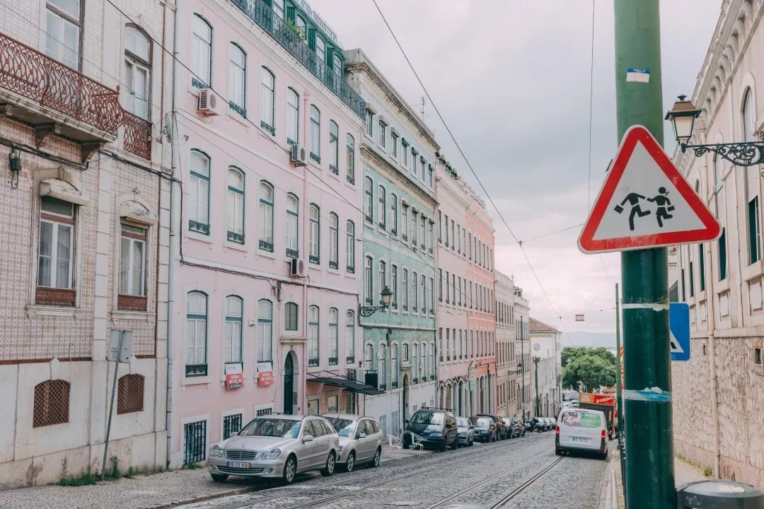 包含萨拉戈萨客场逼平对手，剧情反转惊喜发生的词条