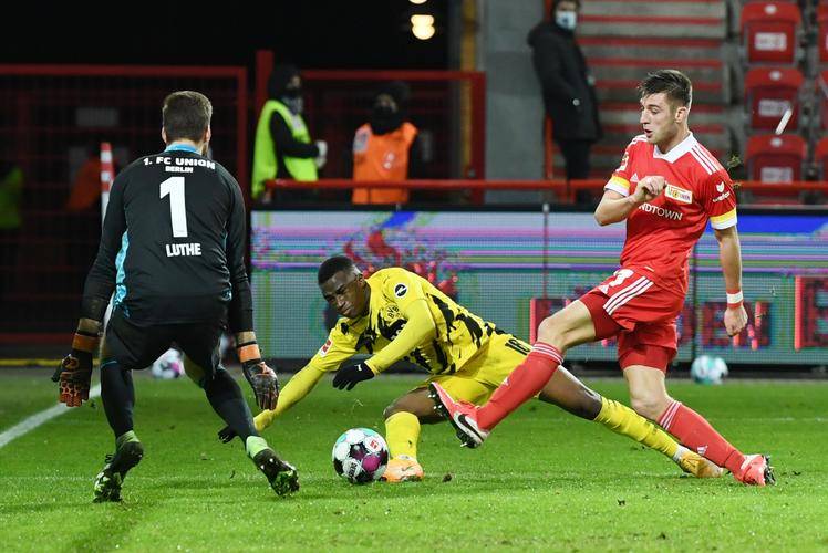 关于斯图加特主场大败，保级形势严峻的信息