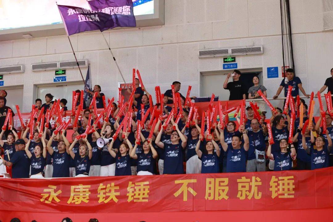 爱游戏网页版入口-球队奋勇拼搏，终于赢得比赛的胜利