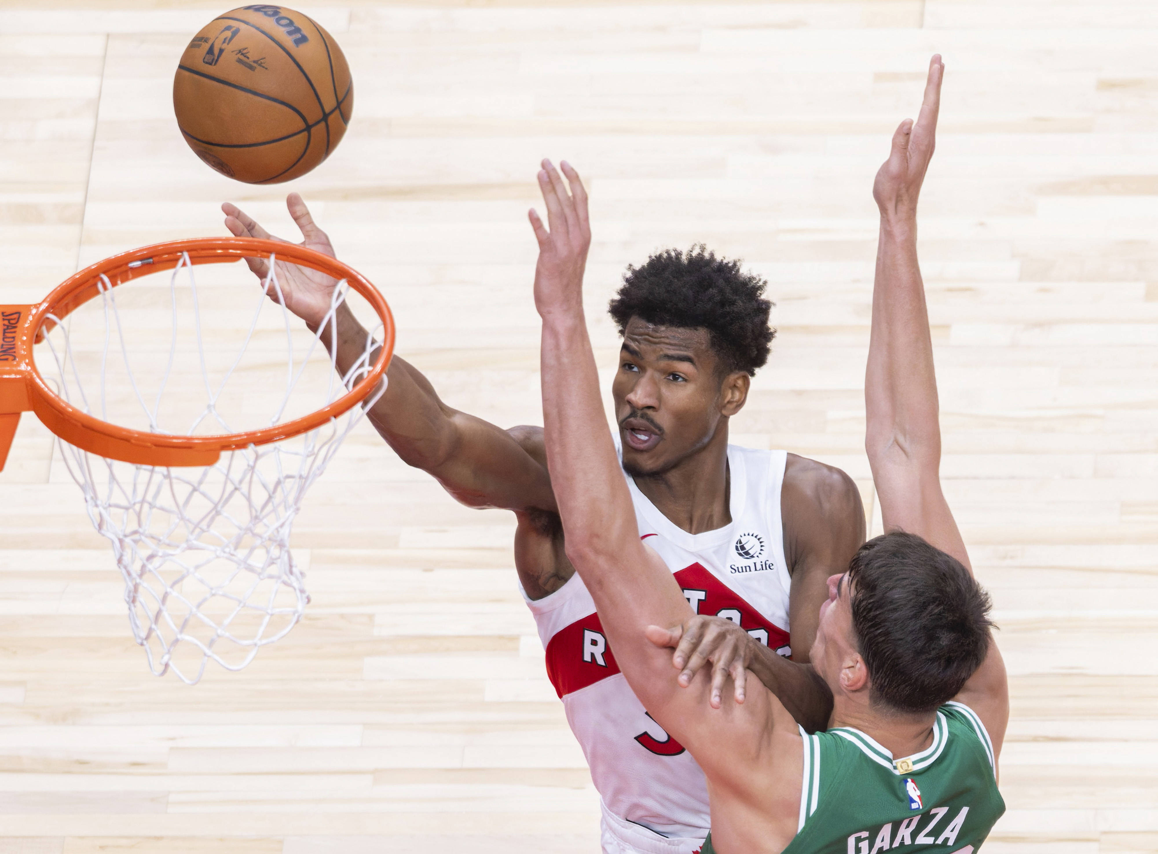 猛龙主场轻取老鹰，东部排名第三