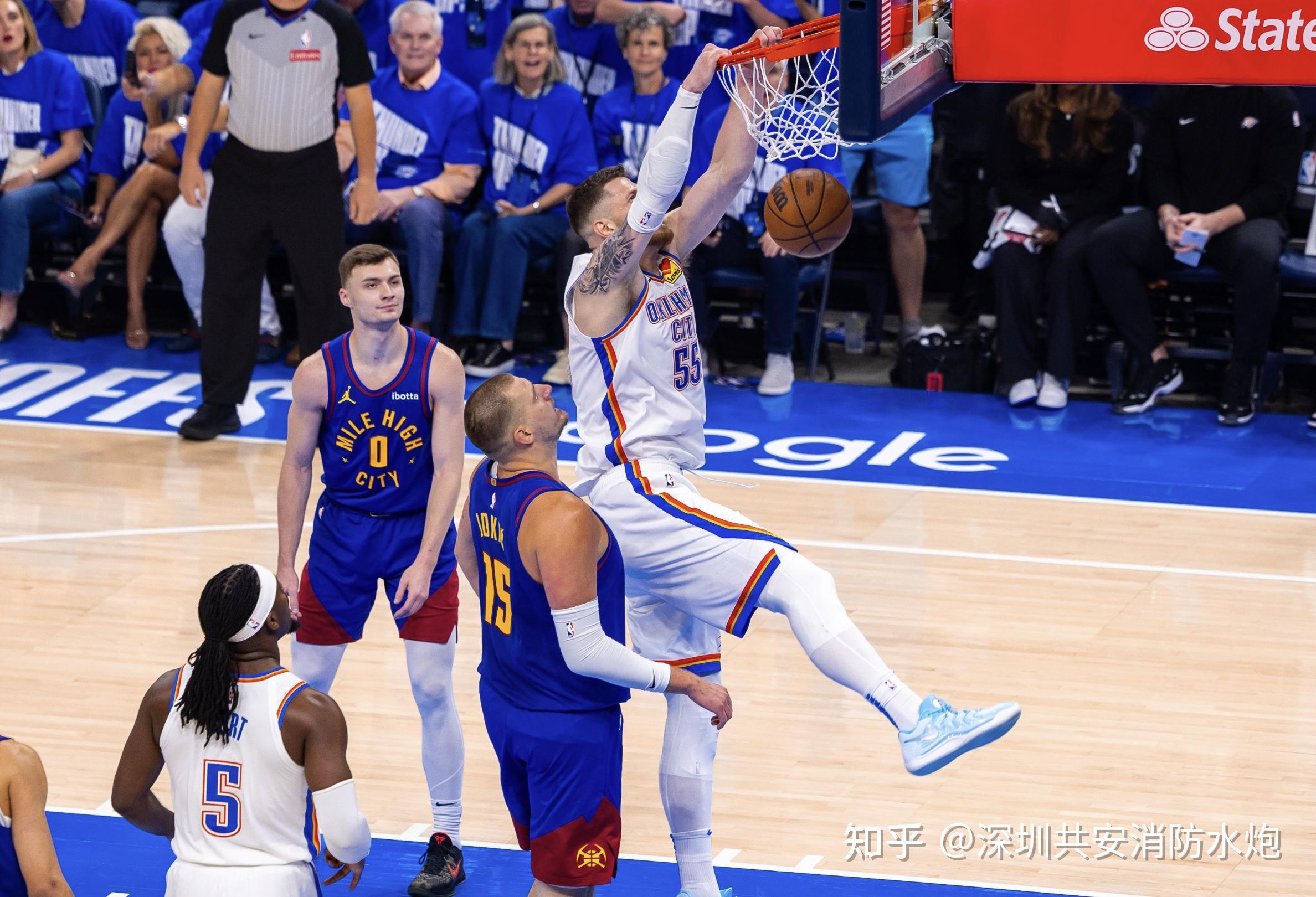NBA季后赛战况激烈，球队实力对决
