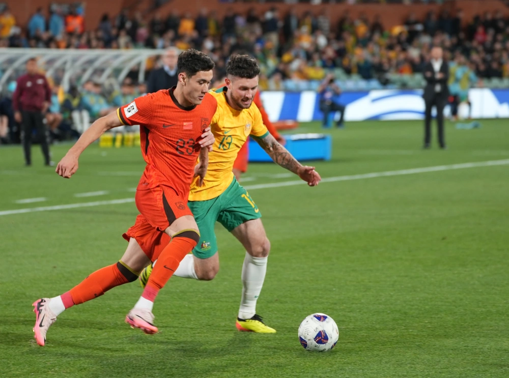 爱游戏网页版登录入口-实力碾压：中国足球队在比赛中压倒对手